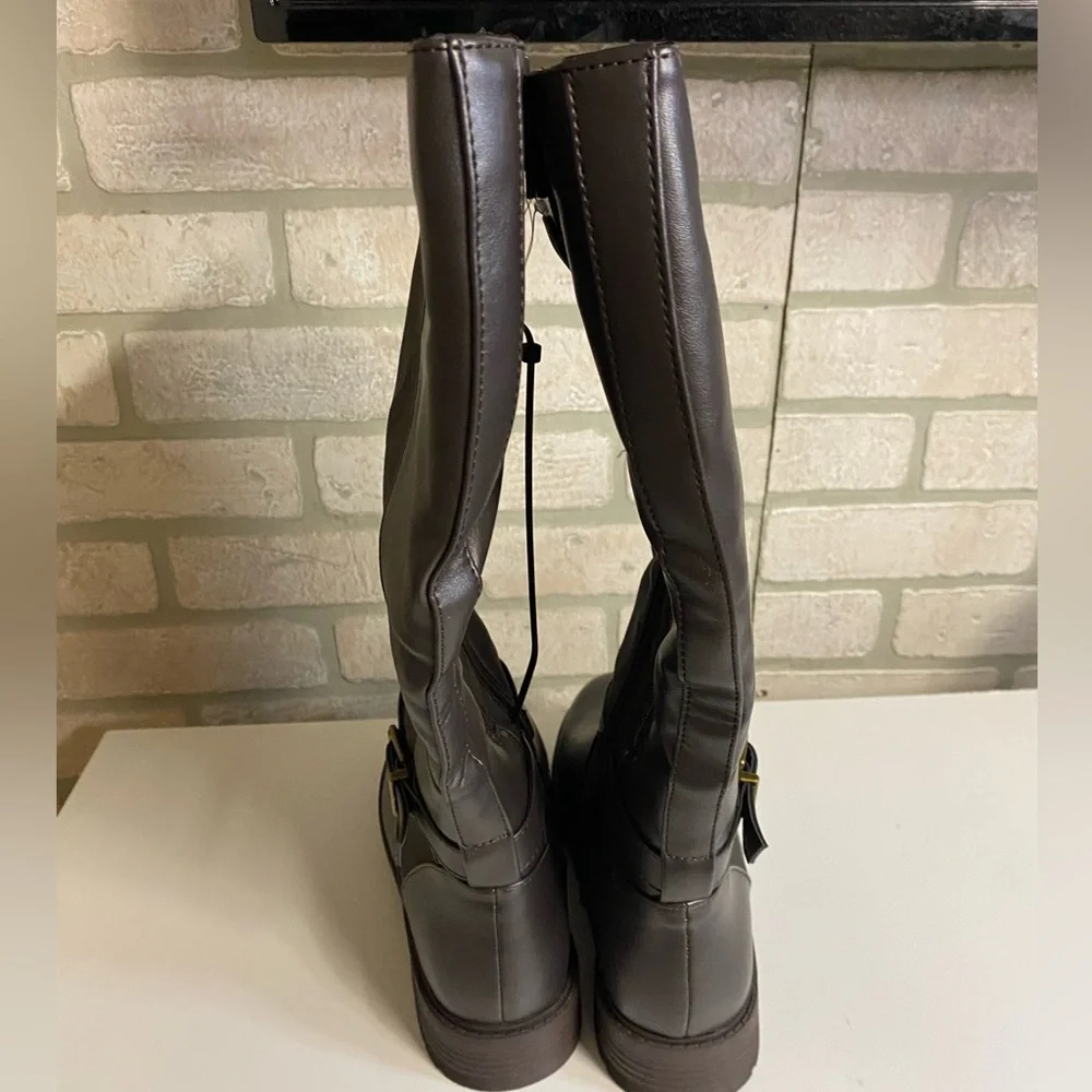 Easy Street Brown Knee-High Women's Boots 6 1/2 Plus Calf
